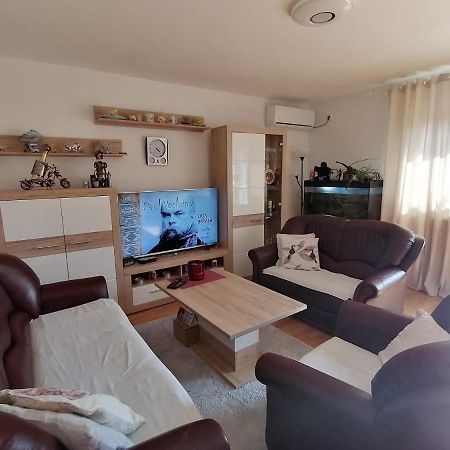 Airport Apartment Surčin Exteriör bild