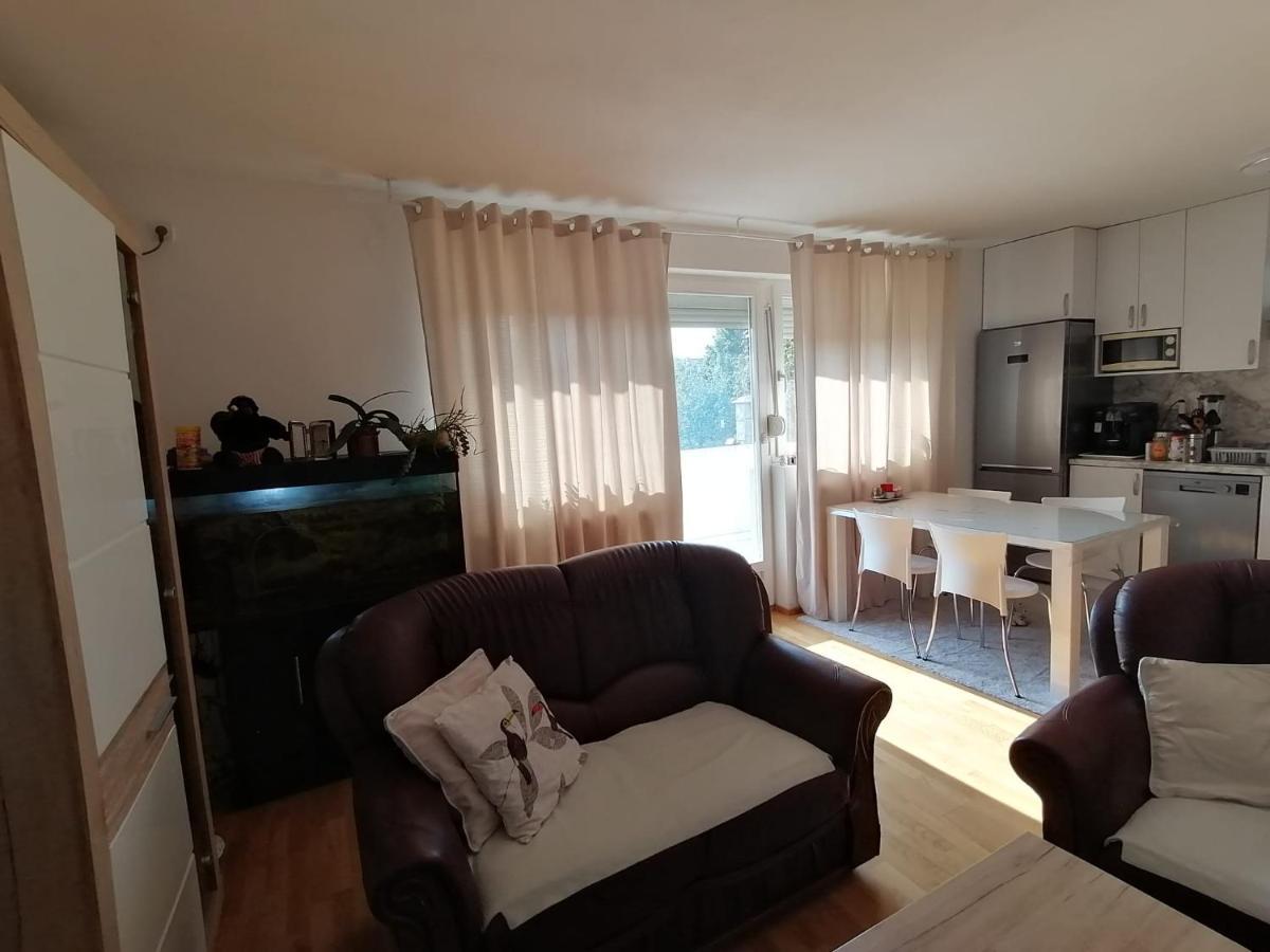 Airport Apartment Surčin Exteriör bild