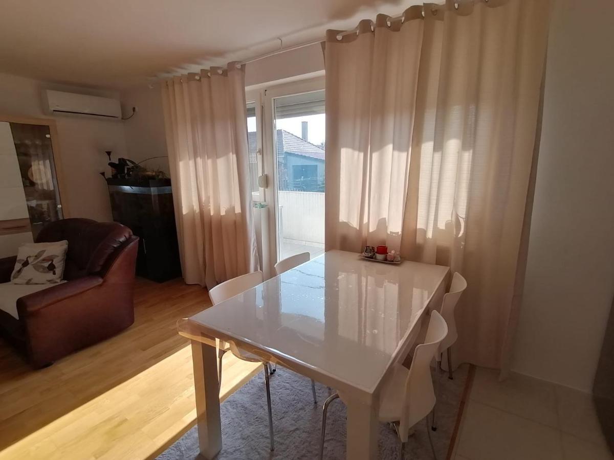 Airport Apartment Surčin Exteriör bild