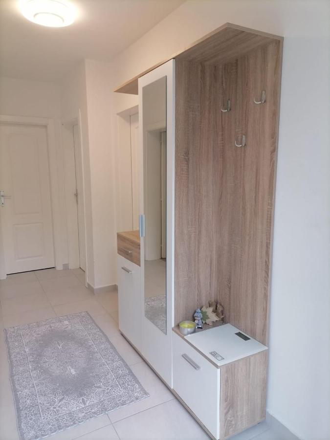 Airport Apartment Surčin Exteriör bild